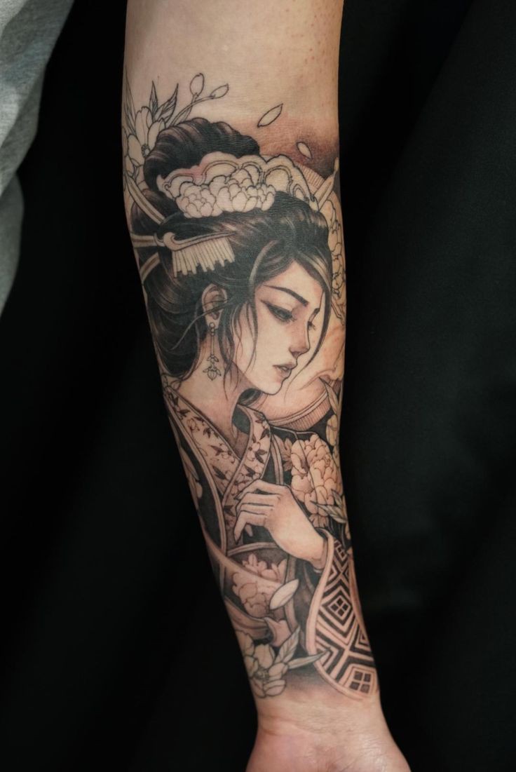 Hình xăm geisha cầm kiếm nhật