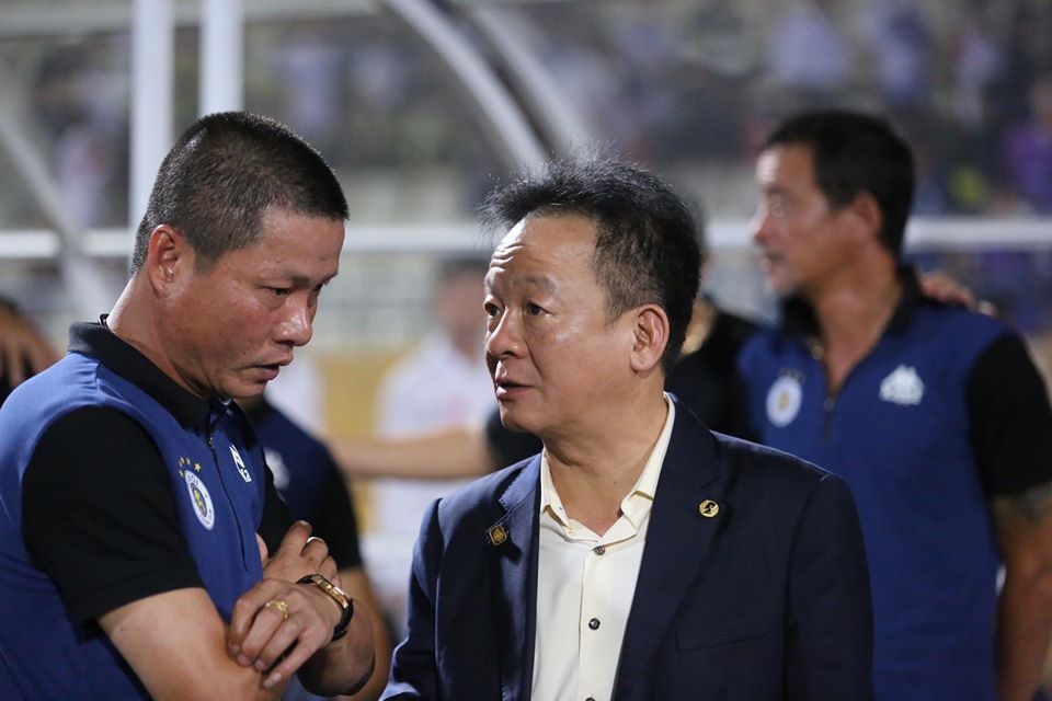 Hà Nội chia điểm, bầu Hiển gặp riêng huấn luyện viên Chu Đình Nghiêm
