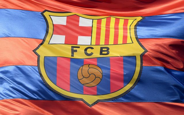 Barcelona công bố logo mới, xóa bỏ 3 chữ cái huyền thoại | VTV.VN