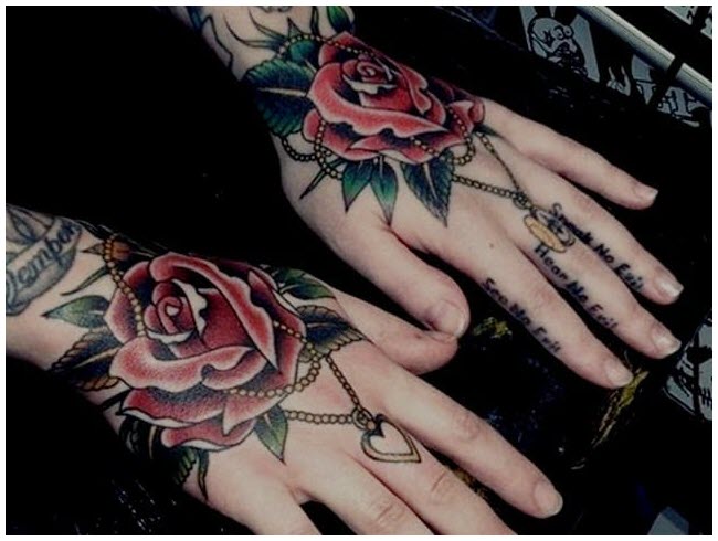 Hình xăm hoa hồng ở bàn tay